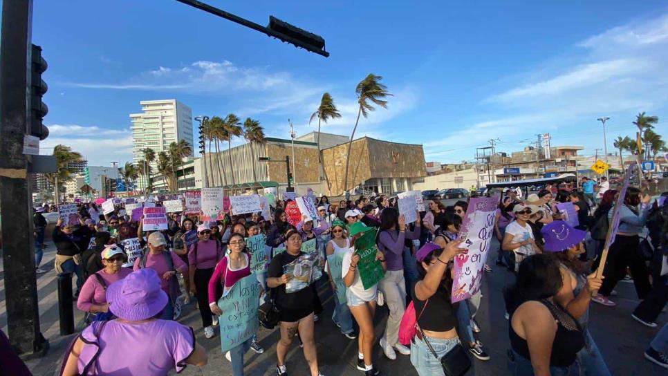 Más de 3 mil mujeres marchan y alzan la voz en Mazatlán en el Día Internacional de la Mujer