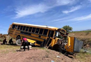 Muere un hombre tras chocar en su camioneta contra un camión que trasladaba jornaleros