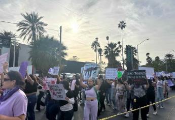 «A pesar de amenazas», Mujeres salen a marchar en Los Mochis 