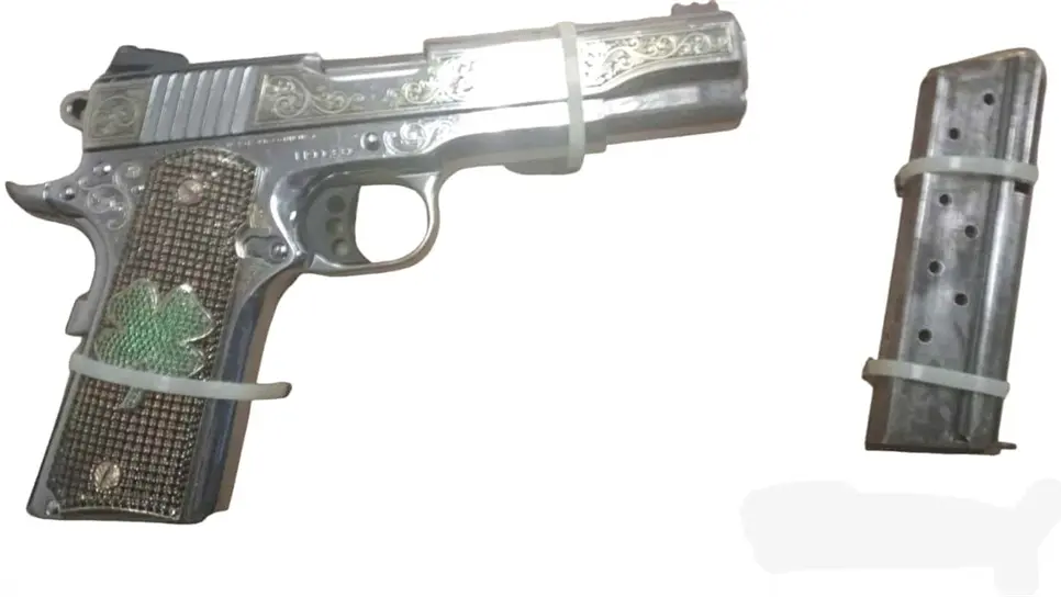 Policías estatales detienen a un hombre armado tras un reporte de disparos