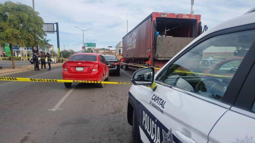 Muere conductor de un infarto en Culiacán y choca en el sector Tres Ríos