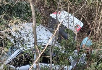 Mujer termina en barranco tras salirse de la carretera La Costerita