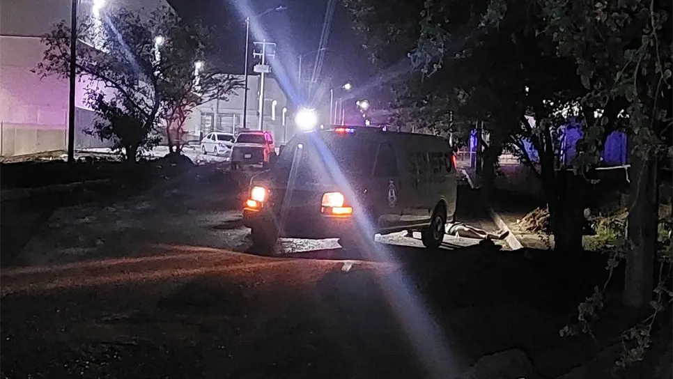 El cuerpo fue reportado por los automovilistas de la zona. FOTO: Luz Noticias