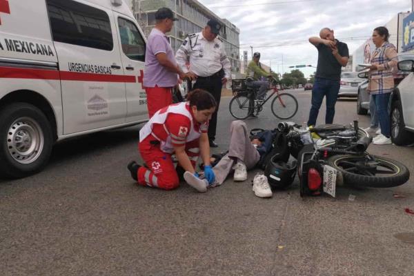 Conductor se pasa un alto y embiste a estudiante de Cobaes en Los Mochis