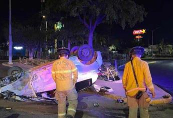 Dos volcaduras se registran durante la madrugada en distintos puntos de Mazatlán