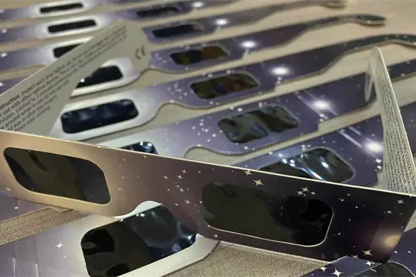 ¿Cómo saber si tus lentes para el Eclipse Solar son falsos? Esto sabemos ¿Cómo saber si tus lentes para el Eclipse Solar son falsos? Esto sabemos