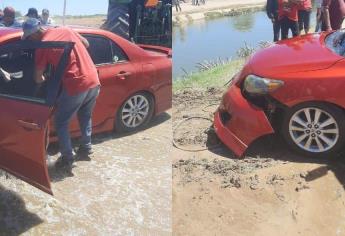 Localizan muerto a un hombre dentro de su vehículo en canal de riego en el Mezquite Alto, Sinaloa