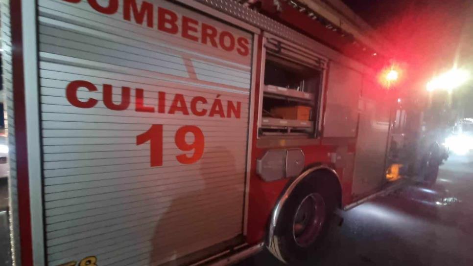 Policías rescatan a un adulto mayor de un incendio en Culiacán