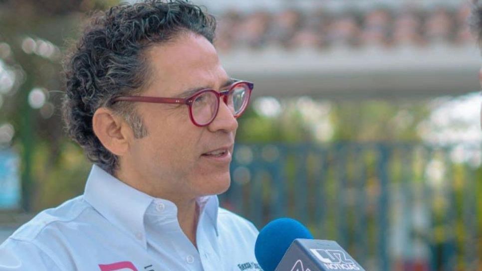 Juan Alfonso Mejía reta a Graciela Domínguez a debate frente micrófonos de Luz Noticias