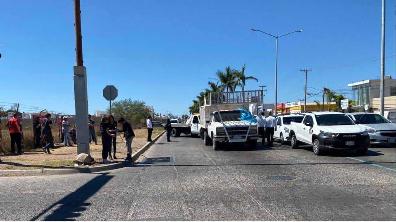 Muere empleado ferretero en un semáforo de Los Mochis; sufrió un infarto. | FOTO: Luz Noticias.