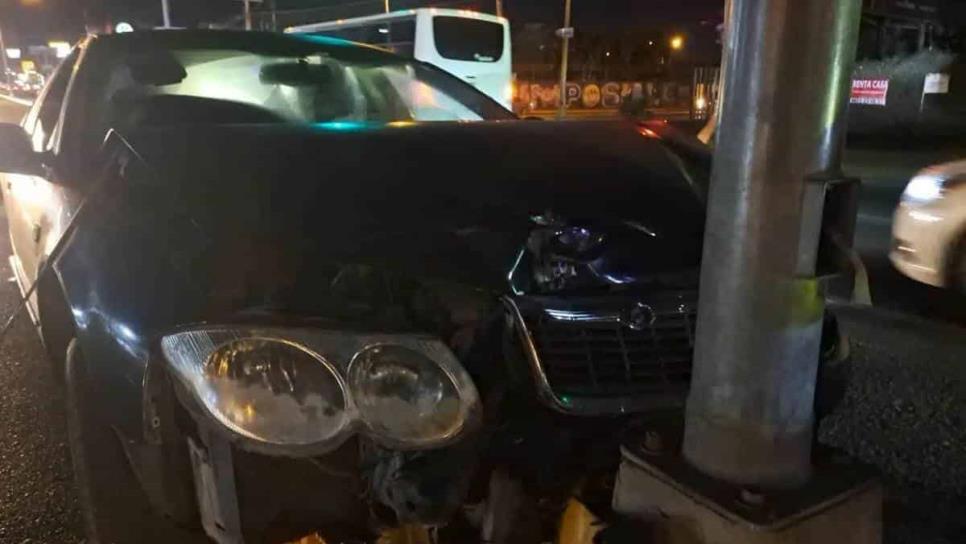 Noche de sábado accidentada en Mazatlán; se registran choques y volcaduras en la ciudad