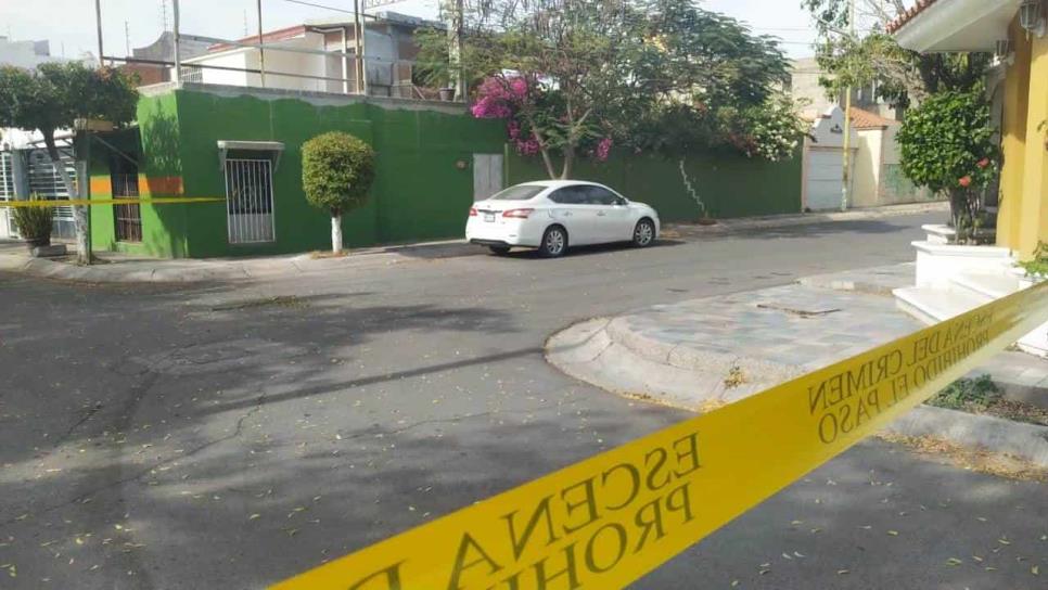 Encuentran cadáver de un hombre en el interior de un automóvil en Culiacán