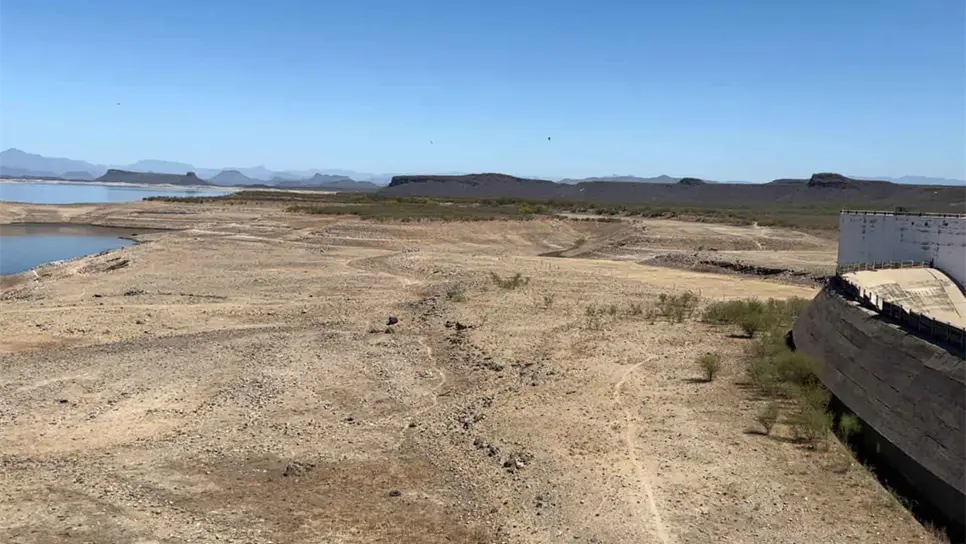 Secas lucen las presas del norte de Sinaloa.