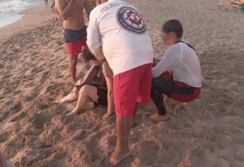 Policía Acuática de Mazatlán rescata a cuatro personas en la zona de playa 