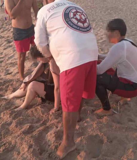Policía Acuática de Mazatlán rescata a cuatro personas en la zona de playa 