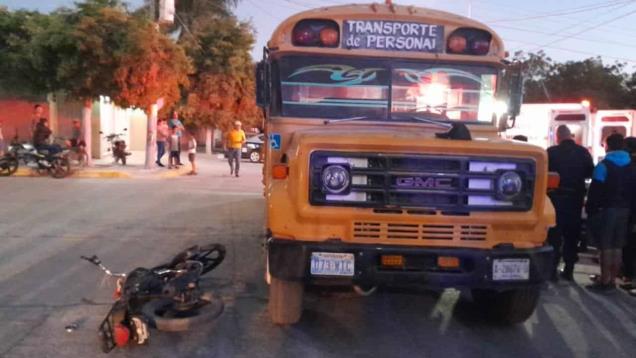 Autobús ignora alto y arrolla a motociclista en Bamoa, Guasave