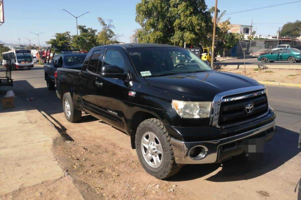 Policías recuperan en Culiacán camioneta robada en Las Vegas, Nevada