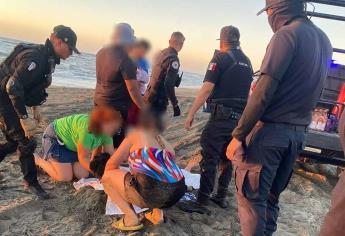 Vacacionista sufre fractura en pierna tras caer de remolque en playa de Ahome