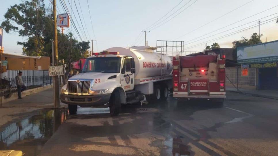 Incendio en un yonke deja daños materiales en la Lombardo Toledano en Culiacán