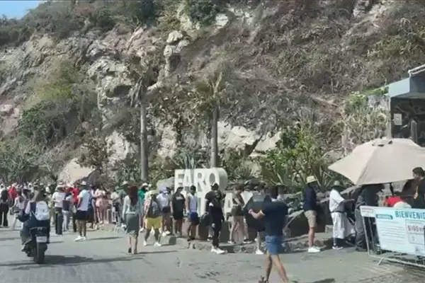 Miles de turistas visitan el Faro de Mazatlán este domingo de resurrección Miles de turistas visitan el Faro de Mazatlán este domingo de resurrección