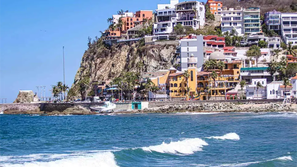 Conforme avance el oleaje, las autoridades actualizarán el estatus del puerto. FOTO: Luz Noticias