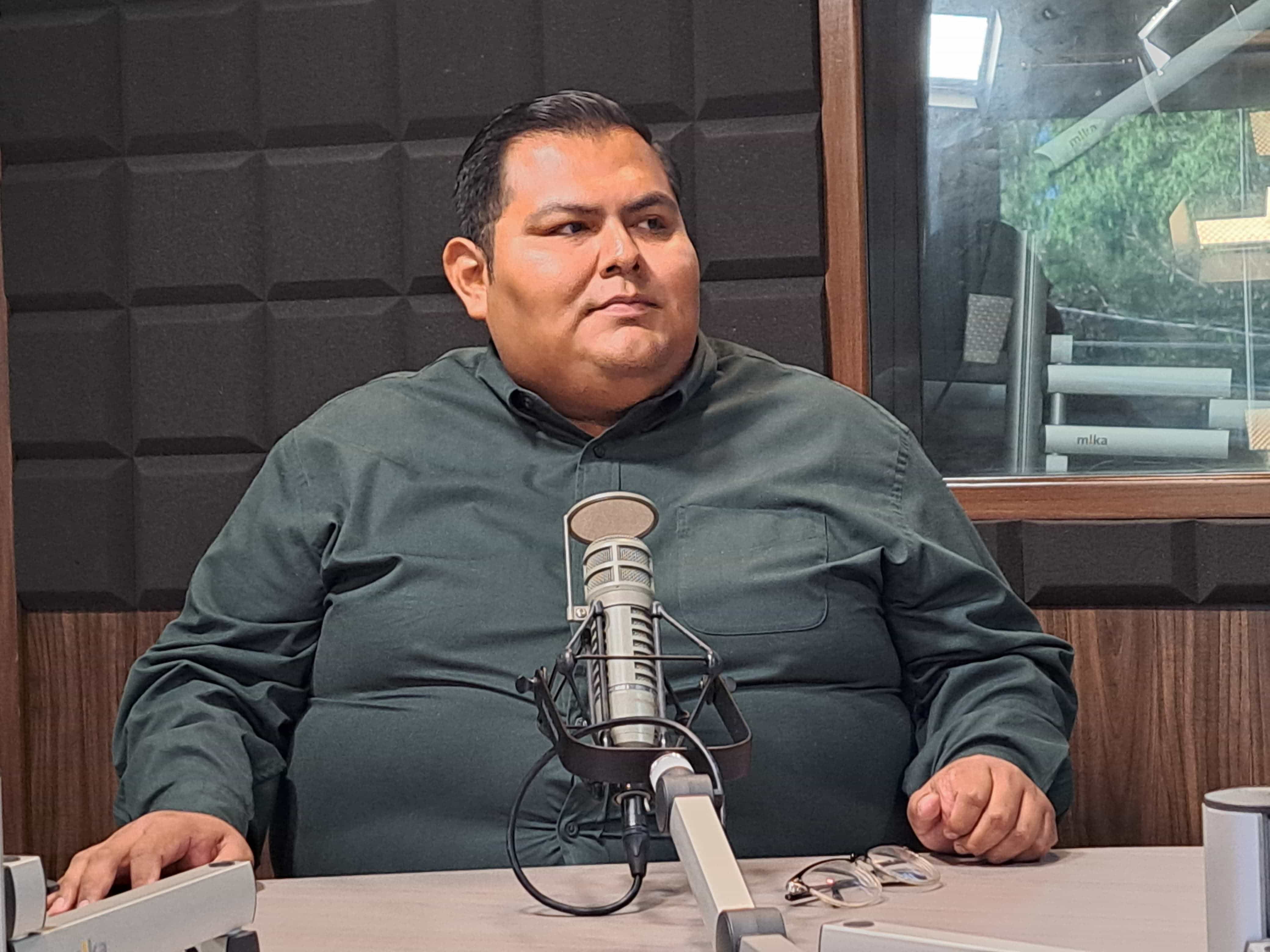 Juan Gurrola en el estudio de Luz Noticias. FOTO: Eduardo Bórquez