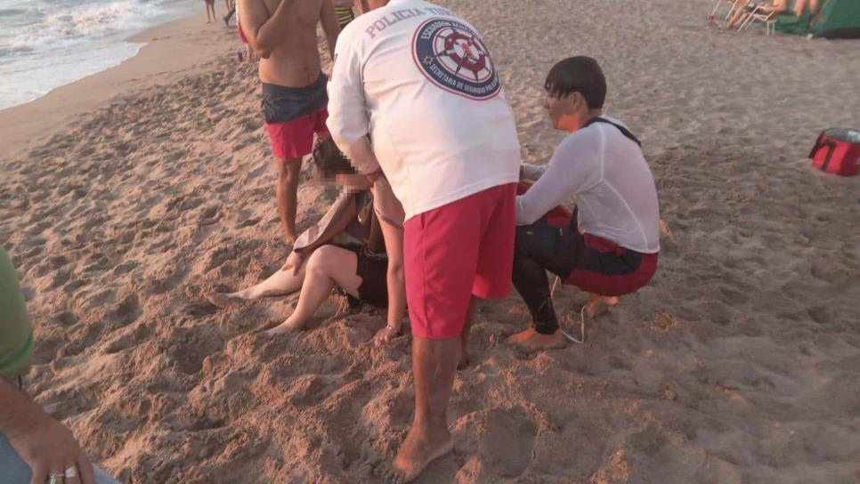 Policía Acuática de Mazatlán rescata a pareja de turistas