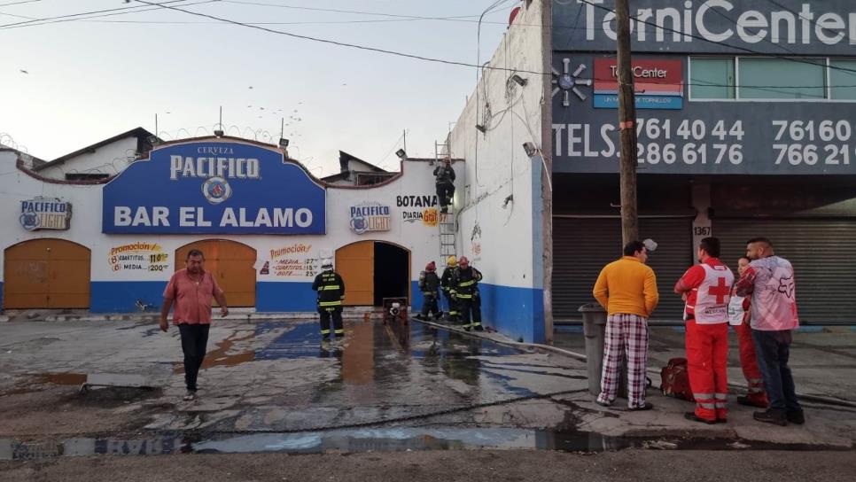 Famoso bar se incendia en Culiacán; los bomberos no encuentran al velador