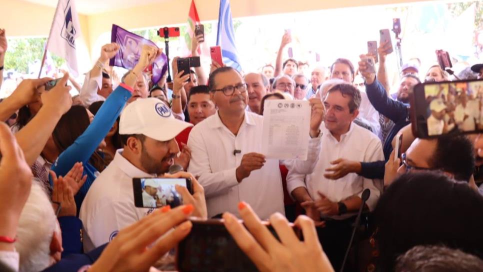 Domingo Vázquez se registra como candidato a la Presidencia Municipal de Ahome
