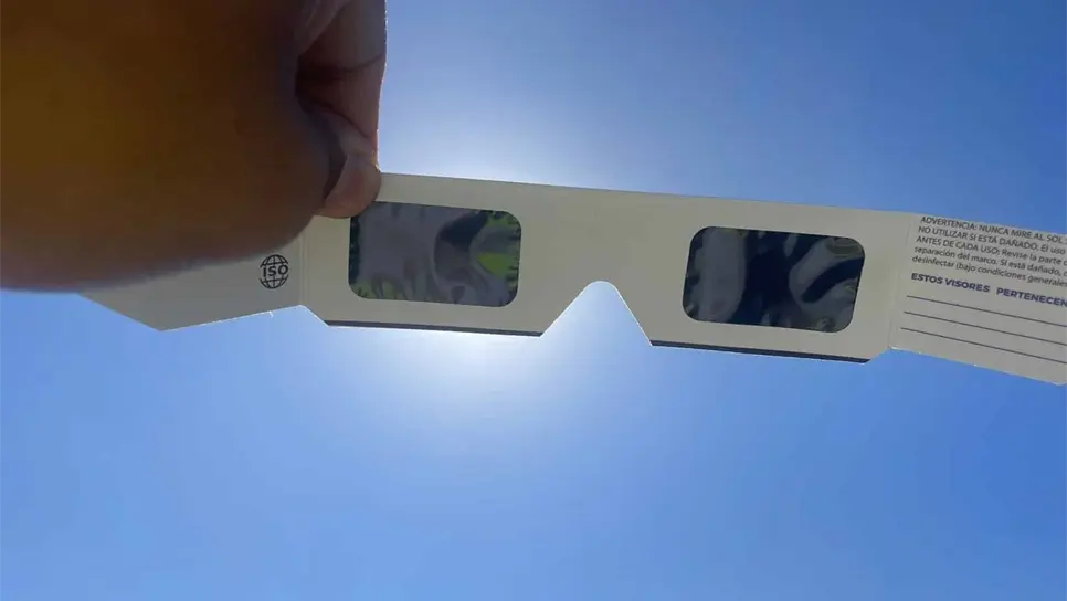 Los lentes tienen que estar certificados.