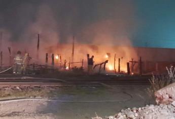 Familia pierde su hogar tras incendio en La Arrocera, Ahome