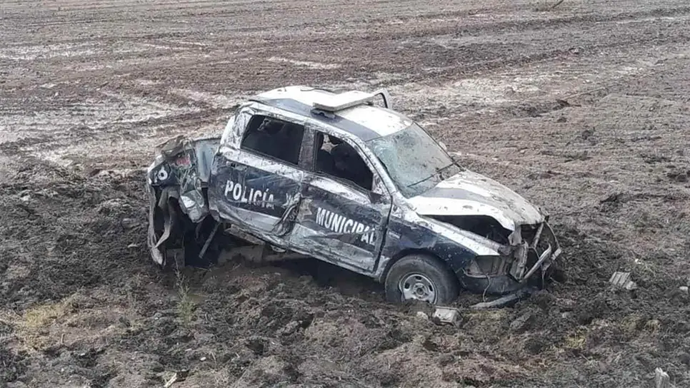 Policía se salva de milagro, patrulla queda chatarra tras volcadura en ElDorado. | FOTO: Luz Noticias.