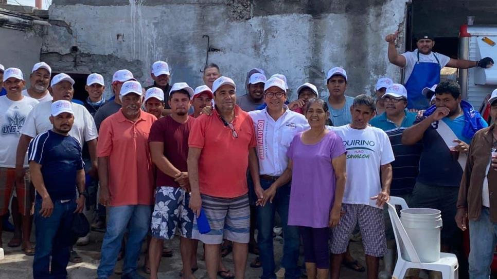 Juan Alfonso Mejía se reúne con pescadores de Teacapán