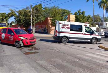 Apenas va aprendiendo a manejar y ya lo chocaron en Los Mochis