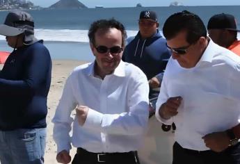 Embajador de Reino Unido toca y baila banda en Mazatlán | VIDEO 