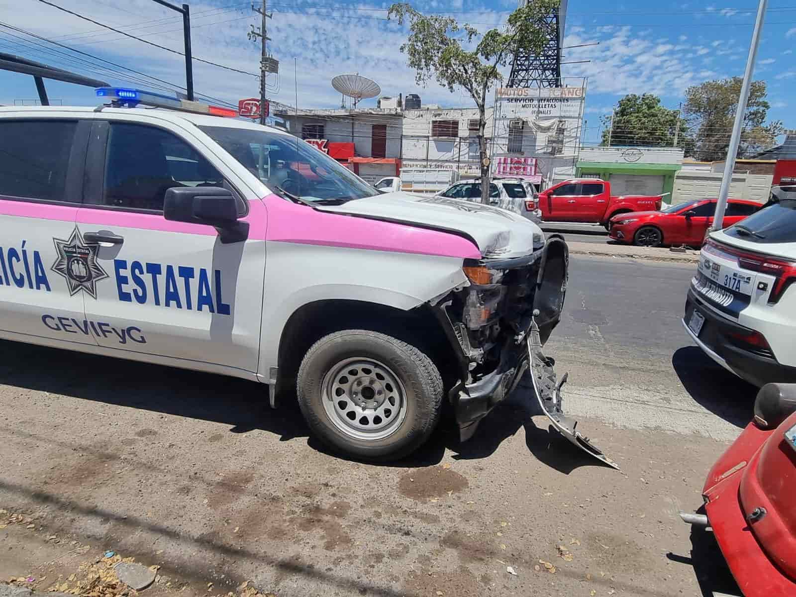 Choca patrulla de la Policía Estatal en Culiacán; hay dos agentes heridos