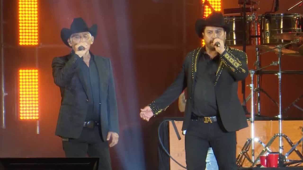 Julión Álvarez y su papá. | FOTO: Tiktok.