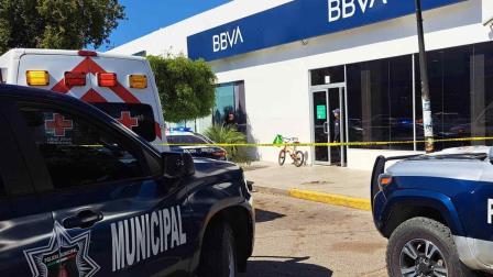 15 rehenes y dos mujeres embarazadas con crisis nerviosas tras intento de asalto a banco de Guasave