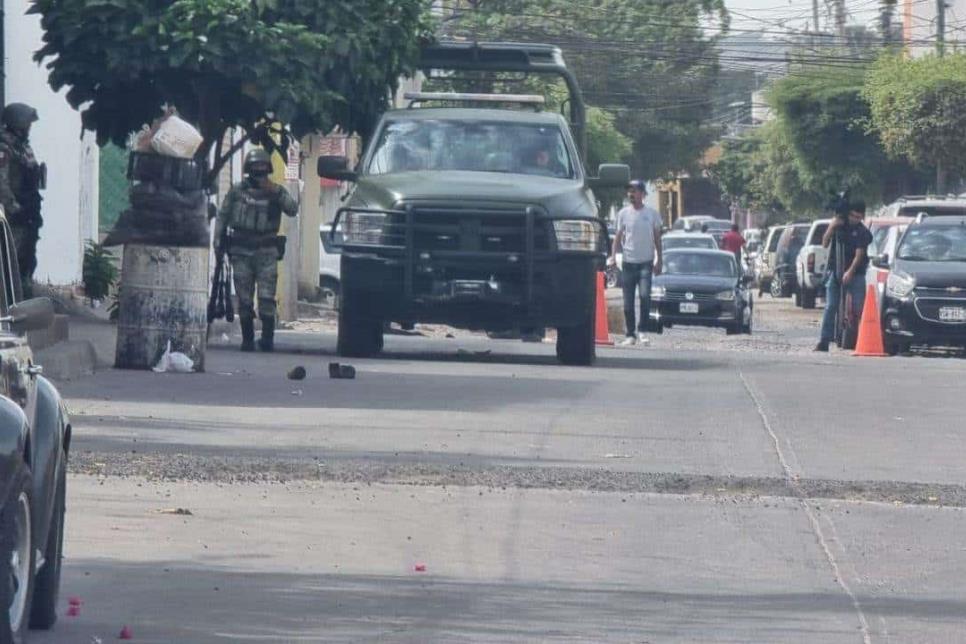 Militares mantienen «blindada» la colonia Tierra Blanca en Culiacán; aseguran una vivienda