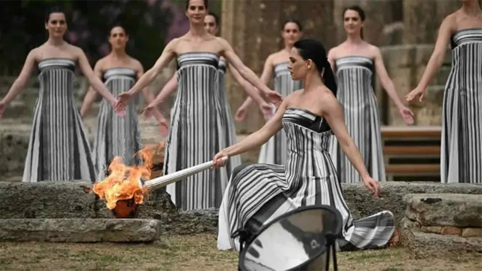 Grecia enciende la llama olímpica y toma rumbo a París 2024. | FOTO: Cortesía.