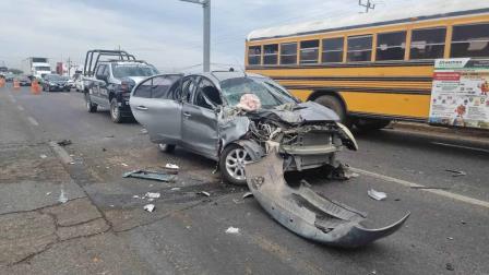 Mujer se salva de milagro al protagonizar accidente en carretera a Eldorado