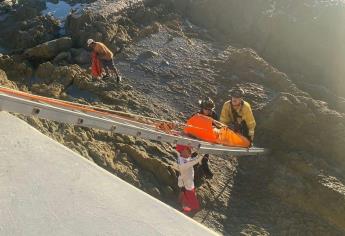 Sujeto ebrio cae a zona rocosa de Olas Altas en Mazatlán 