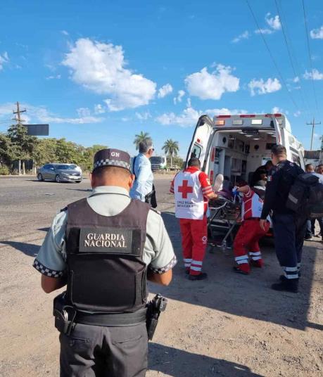 Dos heridos tras chocar tráiler contra vehículo en carretera a Eldorado
