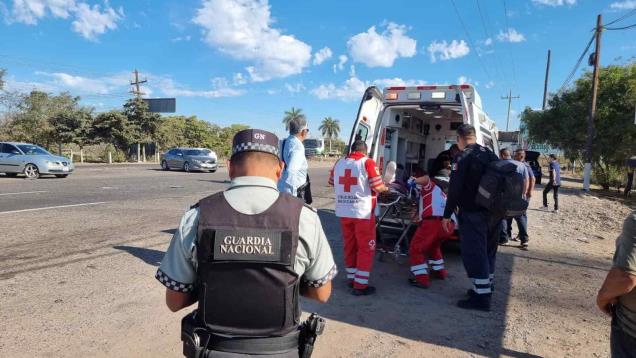 Dos heridos tras chocar tráiler contra vehículo en carretera a Eldorado