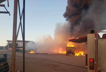 Se incendian casas, un empaque agrícola y hasta una gasera en Charay, El Fuerte