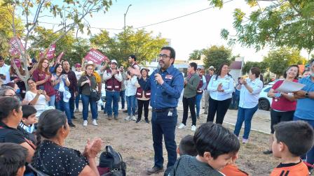Gámez Mendívil se compromete a rehabilitar cancha de futbol en Villas del Cedro, en Culiacán