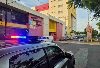 Niño termina lesionado tras caerse de gradas deportivas de Culiacán