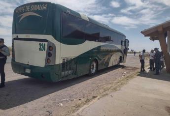 Autobús choca contra vagoneta conducida por una mujer en la México 15