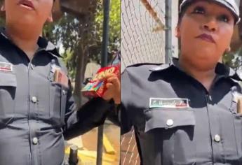 Policías intentan arrestar a dos adolescentes por jugar al «Uno» en la vía pública y se hacen virales