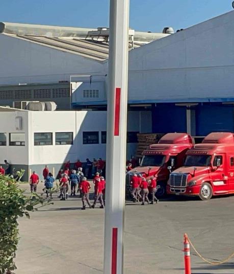 Evacuan personal en fábrica de envases en Mazatlán por conato de incendio